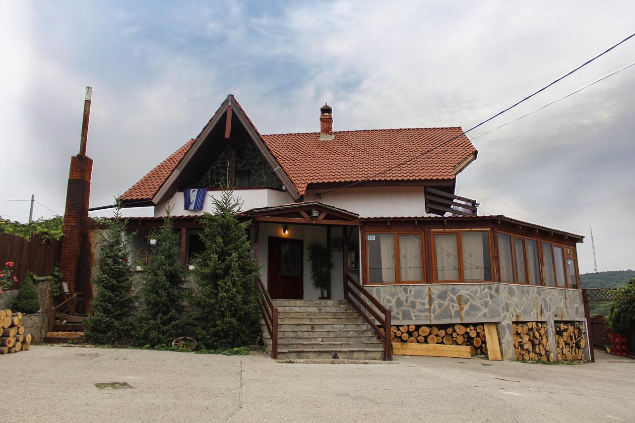 Pensiunea Taverna Bucium Iasi Exterior photo