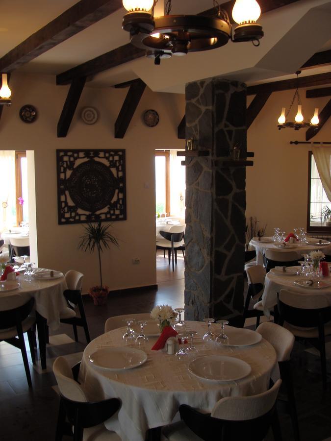 Pensiunea Taverna Bucium Iasi Exterior photo